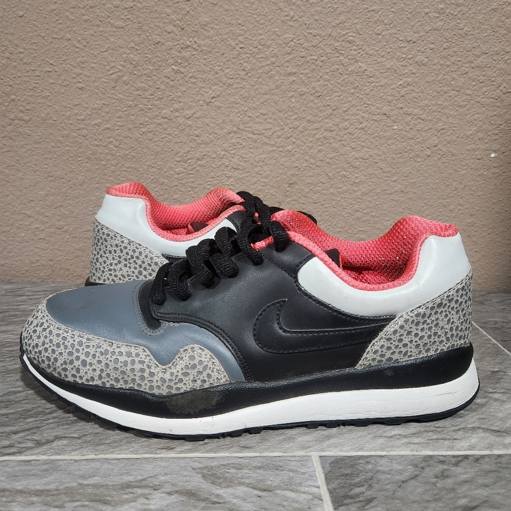 Nike Air Safari LE